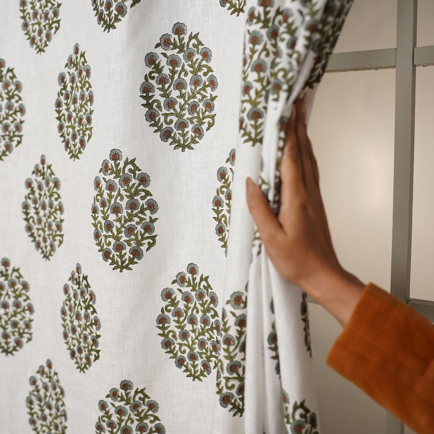 BLOCK PRINTED RING CURTAINS ELEGANT VISCOSE LINEN FOR A TIMELESS LOOK - GUDHAL