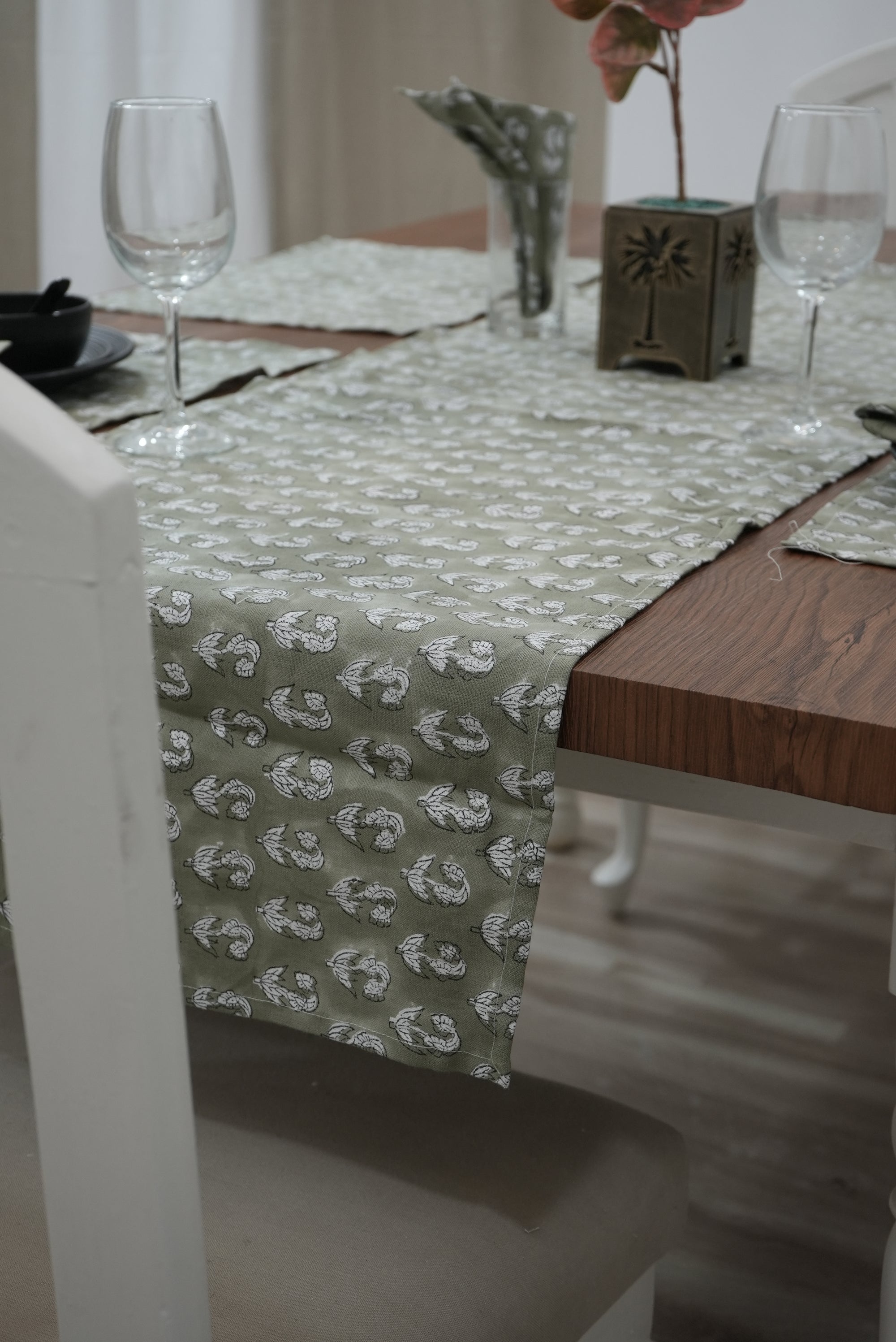 Thick Cottonwhite Table Runner-Superstar