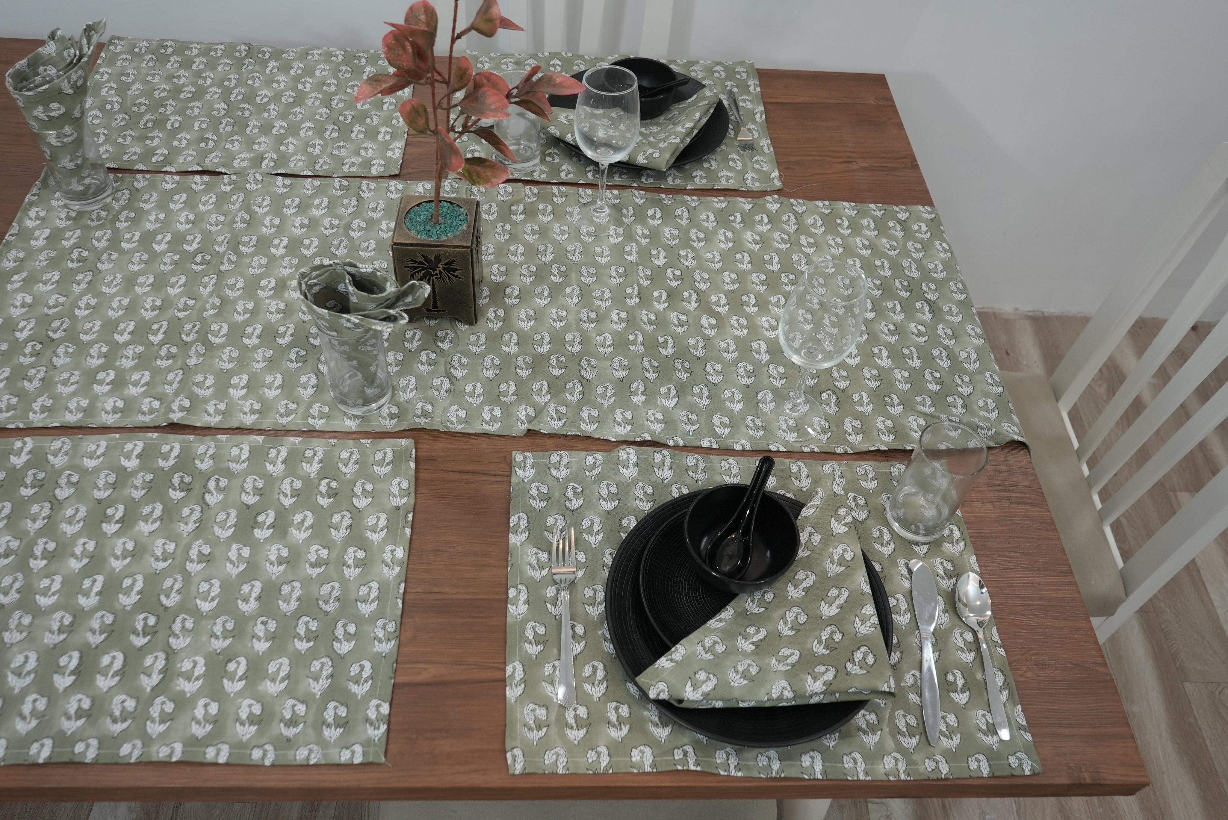 Thick Cottonwhite Table Runner-Superstar