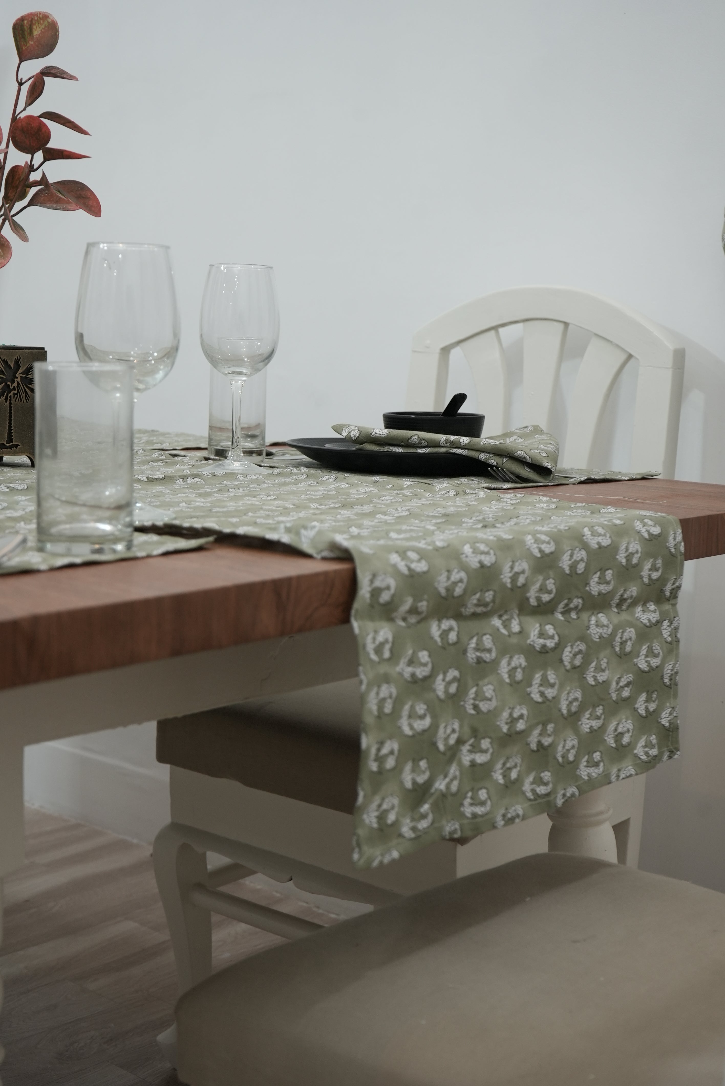 Thick Cottonwhite Table Runner-Superstar