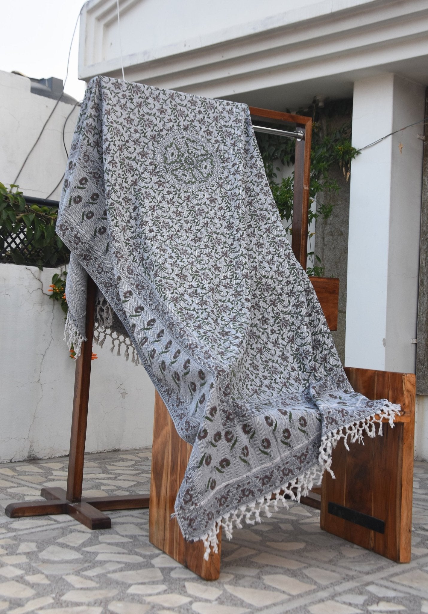 BLOCK PRINT HANDWOVEN THROW - ARADHANA - Fabdivine