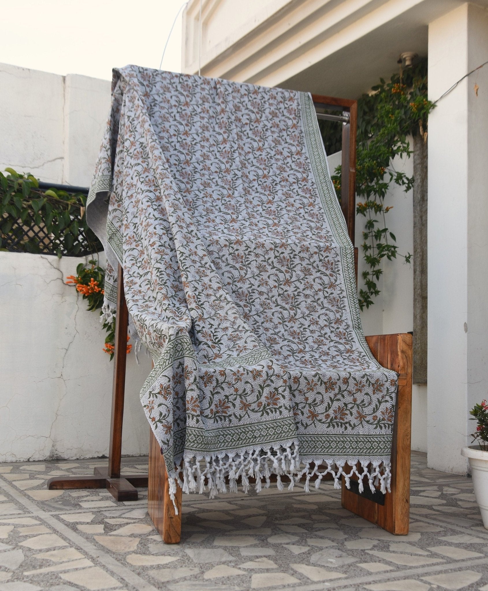 BLOCK PRINT HANDWOVEN THROW - ARADHANA - Fabdivine