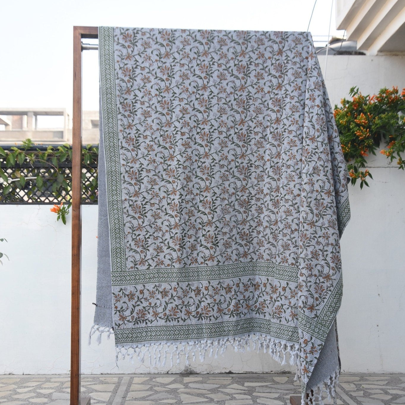 BLOCK PRINT HANDWOVEN THROW - ARADHANA - Fabdivine