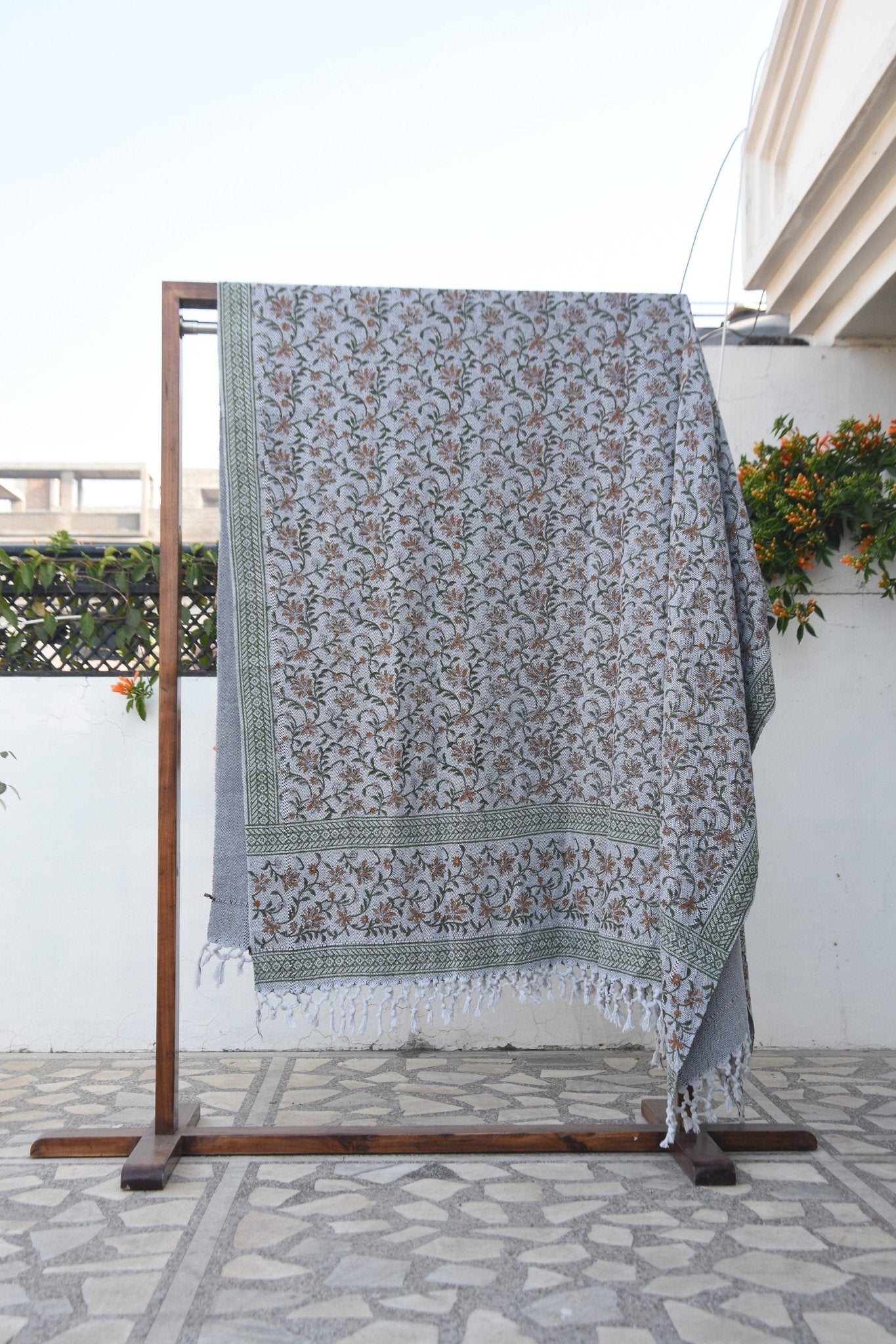 BLOCK PRINT HANDWOVEN THROW - ARADHANA - Fabdivine