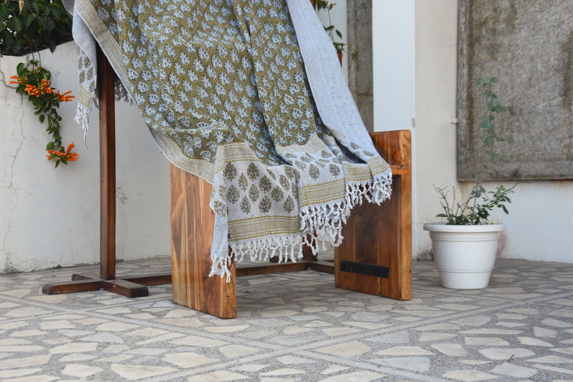 BLOCK PRINT HANDWOVEN THROW - BETEL LEAF - Fabdivine