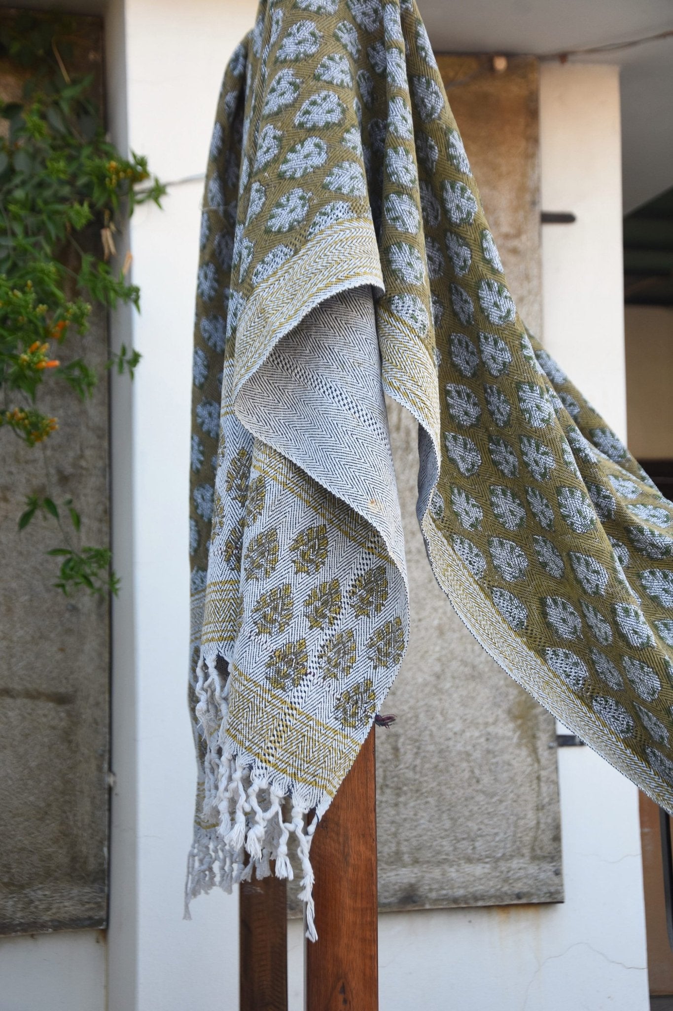 BLOCK PRINT HANDWOVEN THROW - BETEL LEAF - Fabdivine