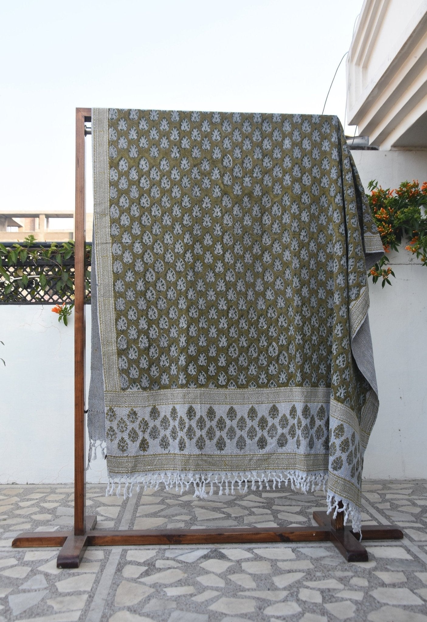 BLOCK PRINT HANDWOVEN THROW - BETEL LEAF - Fabdivine