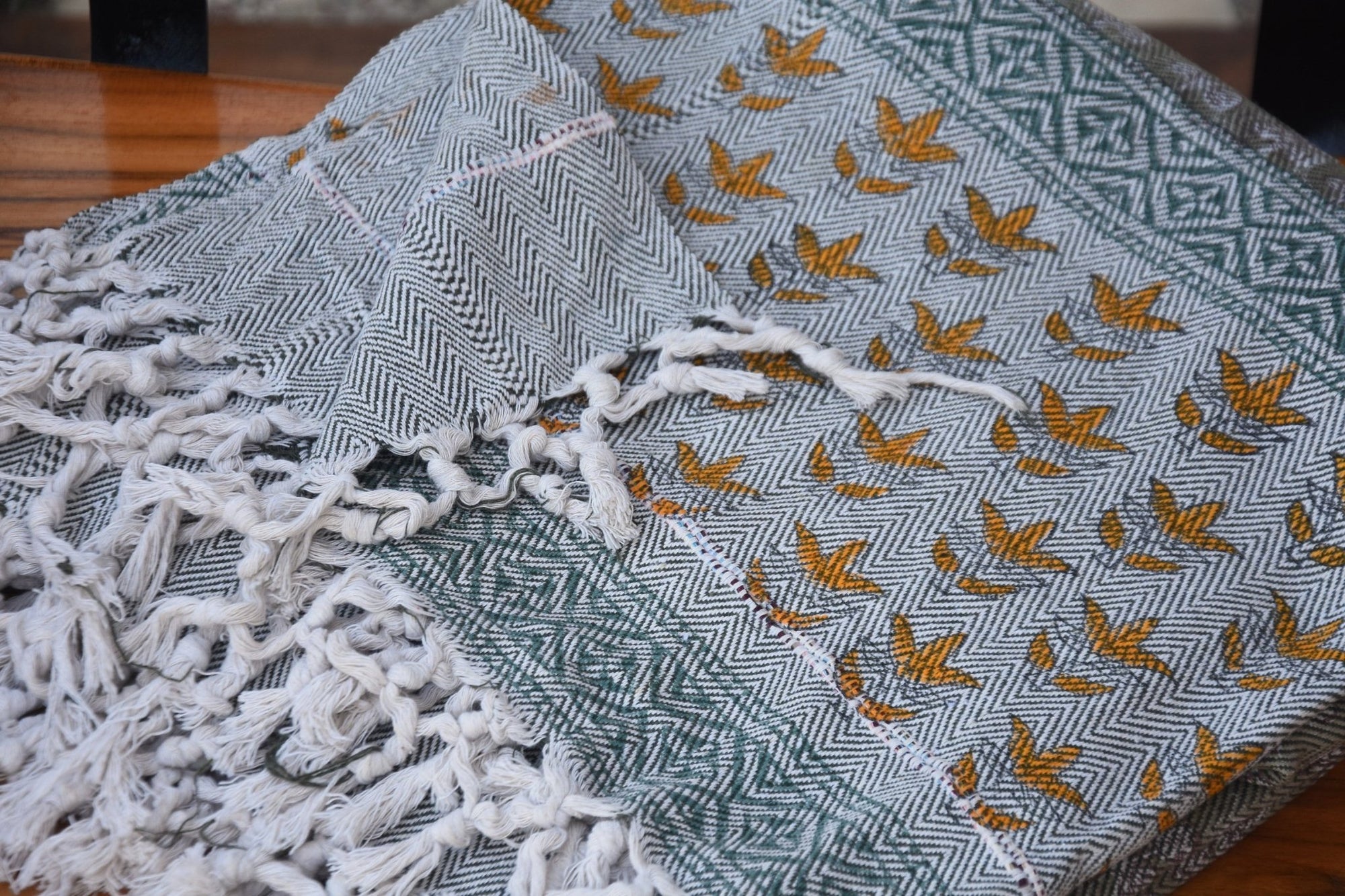 BLOCK PRINT HANDWOVEN THROW - DAMARU SAAPT PATTI - Fabdivine