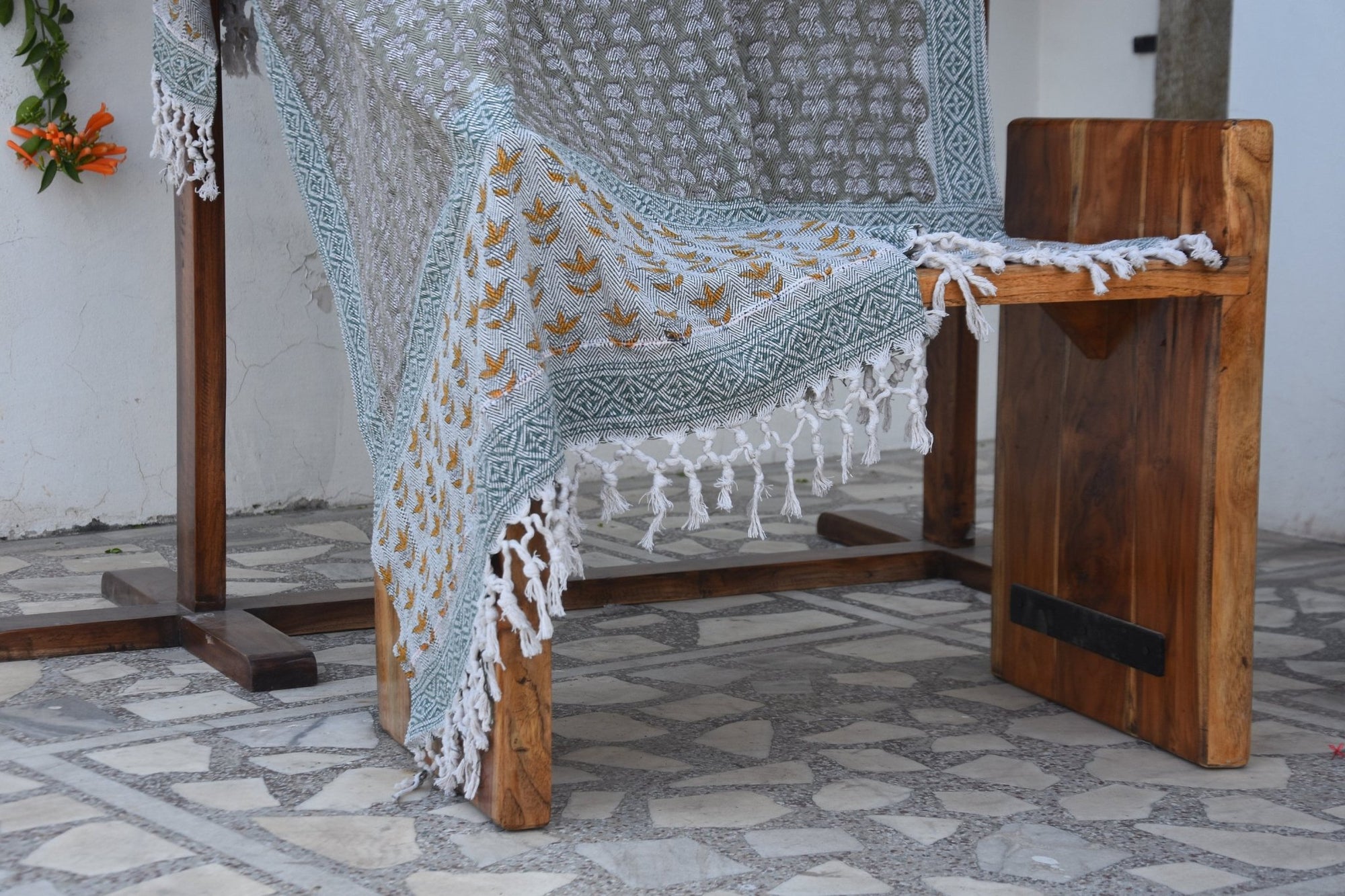 BLOCK PRINT HANDWOVEN THROW - DAMARU SAAPT PATTI - Fabdivine