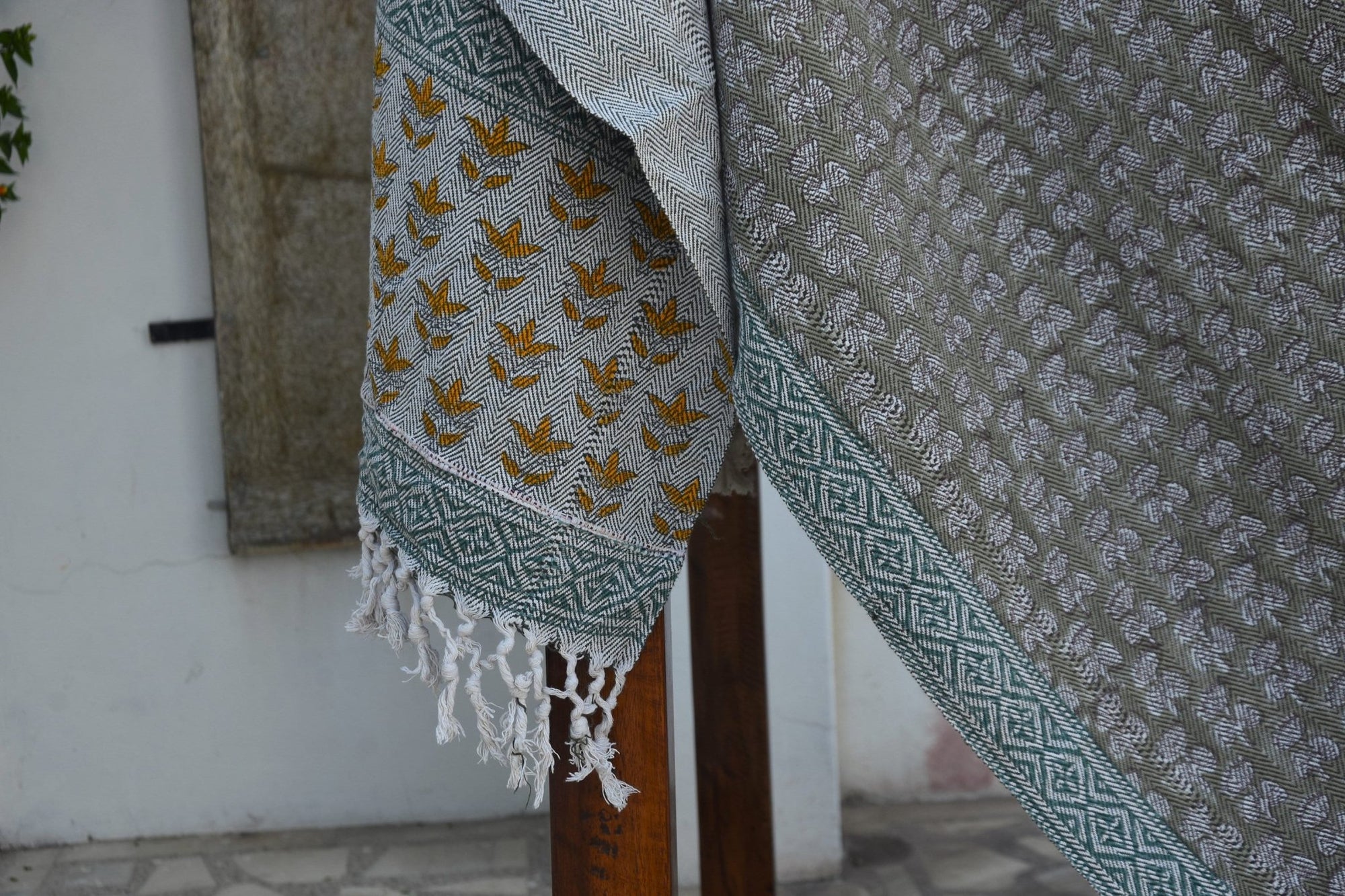 BLOCK PRINT HANDWOVEN THROW - DAMARU SAAPT PATTI - Fabdivine