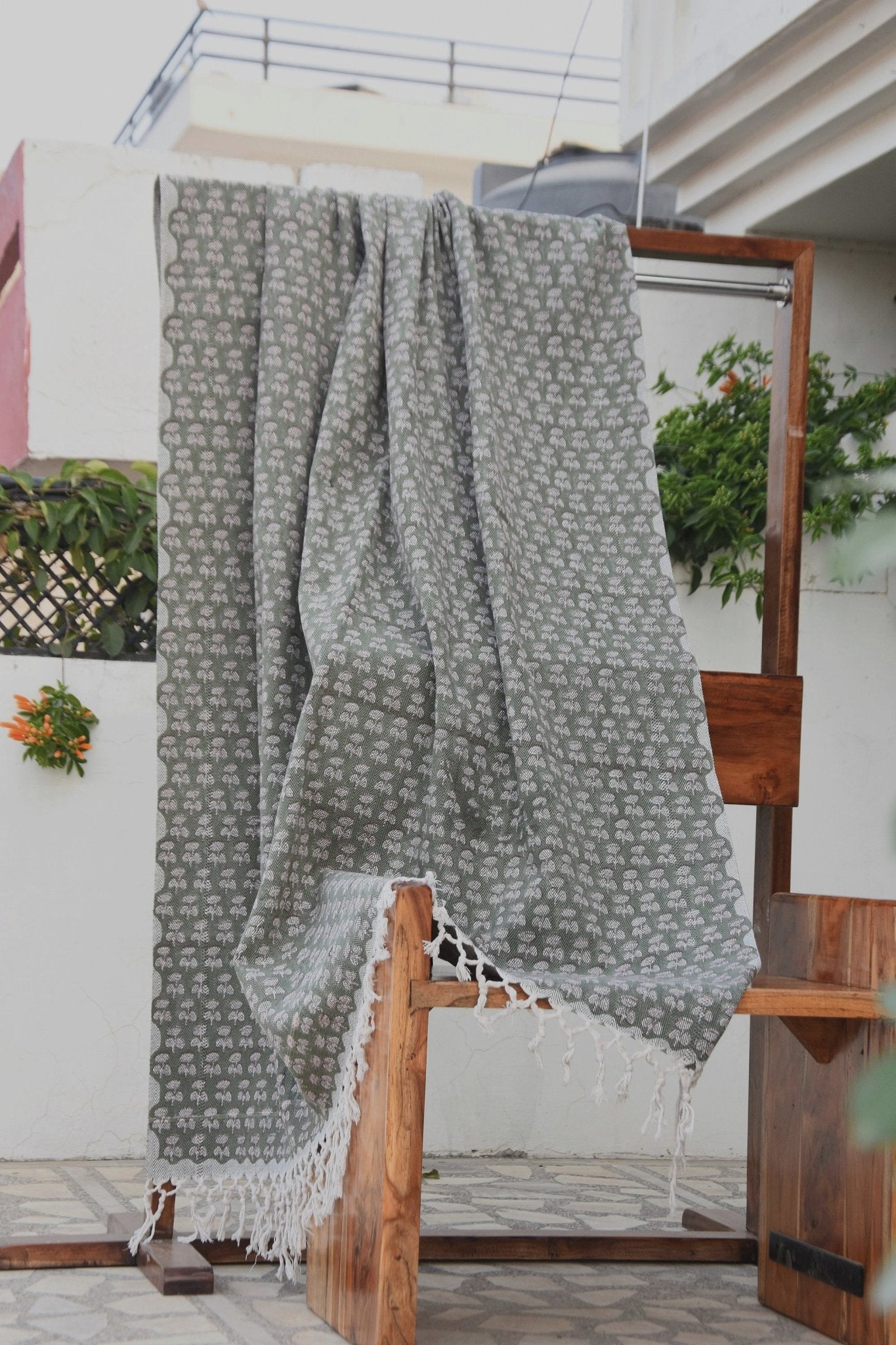 BLOCK PRINT HANDWOVEN THROW - DAMARU - Fabdivine