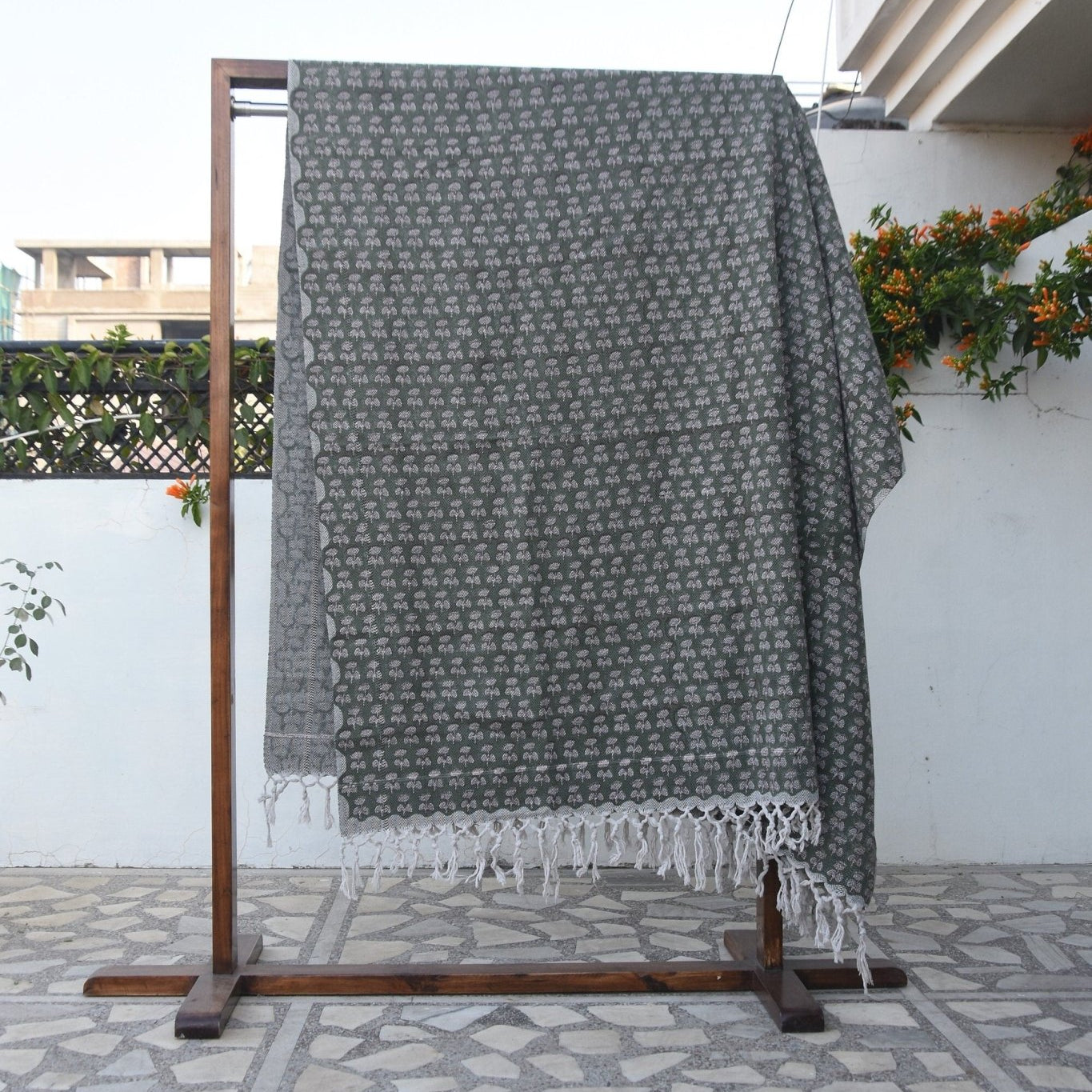 BLOCK PRINT HANDWOVEN THROW - DAMARU - FABDIVINE LLCBLOCK PRINT HANDWOVEN THROW - DAMARUHandwoven ThrowFABDIVINE LLC