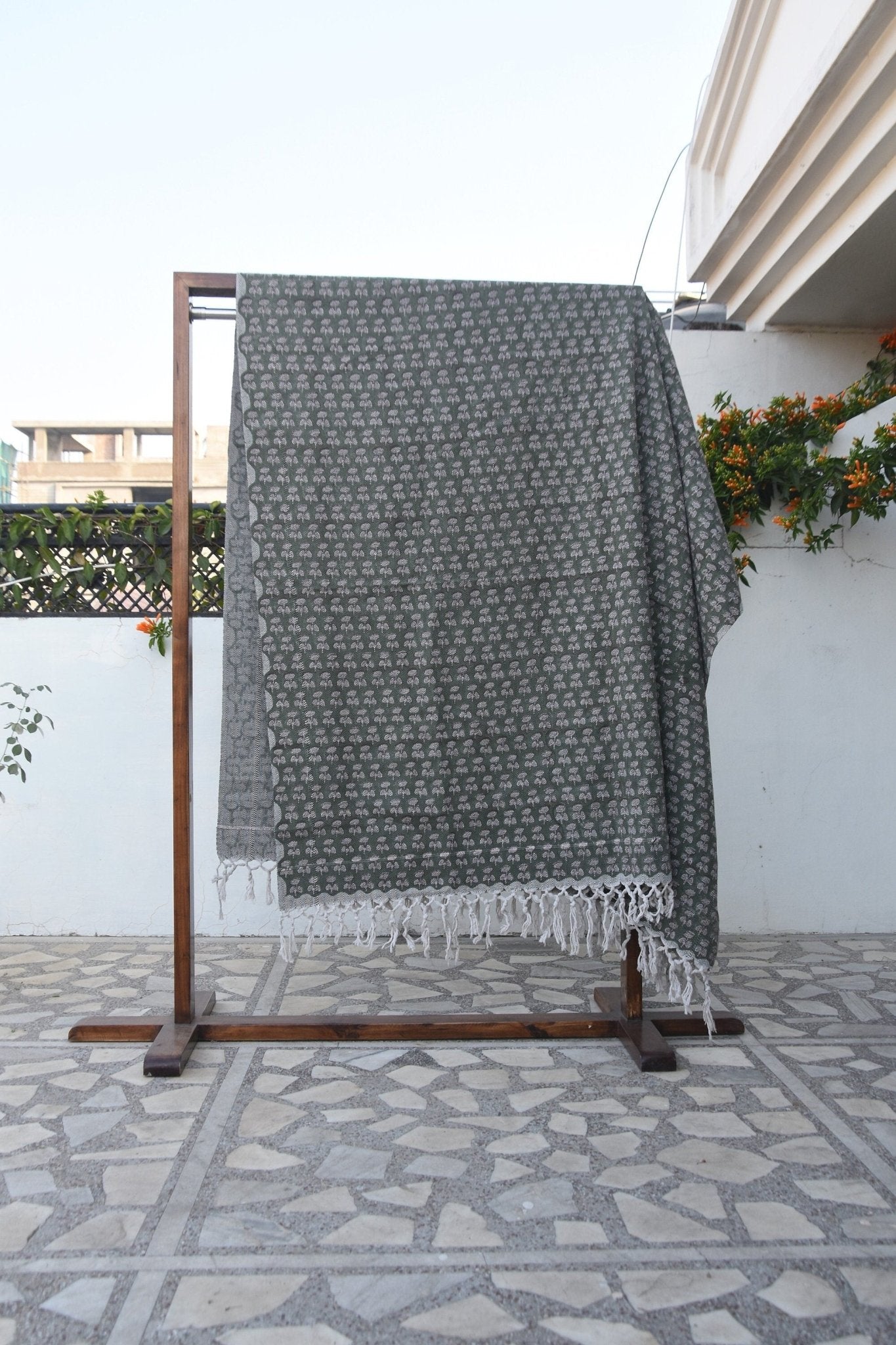 BLOCK PRINT HANDWOVEN THROW - DAMARU - Fabdivine