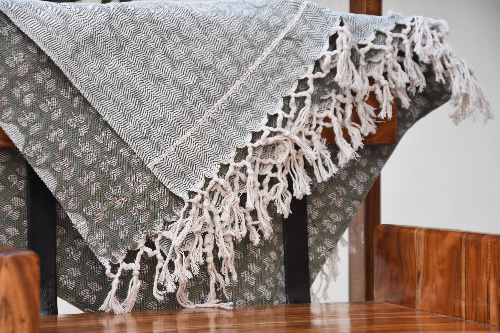 BLOCK PRINT HANDWOVEN THROW - DAMARU - Fabdivine