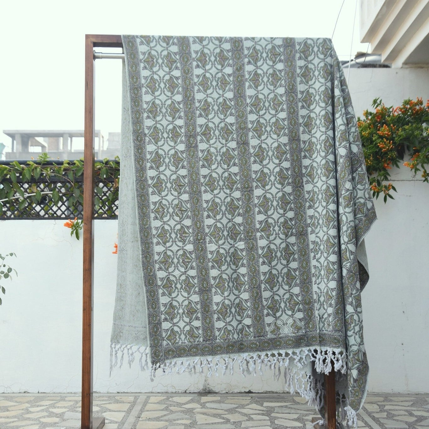 BLOCK PRINT HANDWOVEN THROW - HRIDYAVAN - Fabdivine