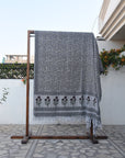 BLACK BLOCK PRINT HANDWOVEN THROW - MERAKI - Fabdivine