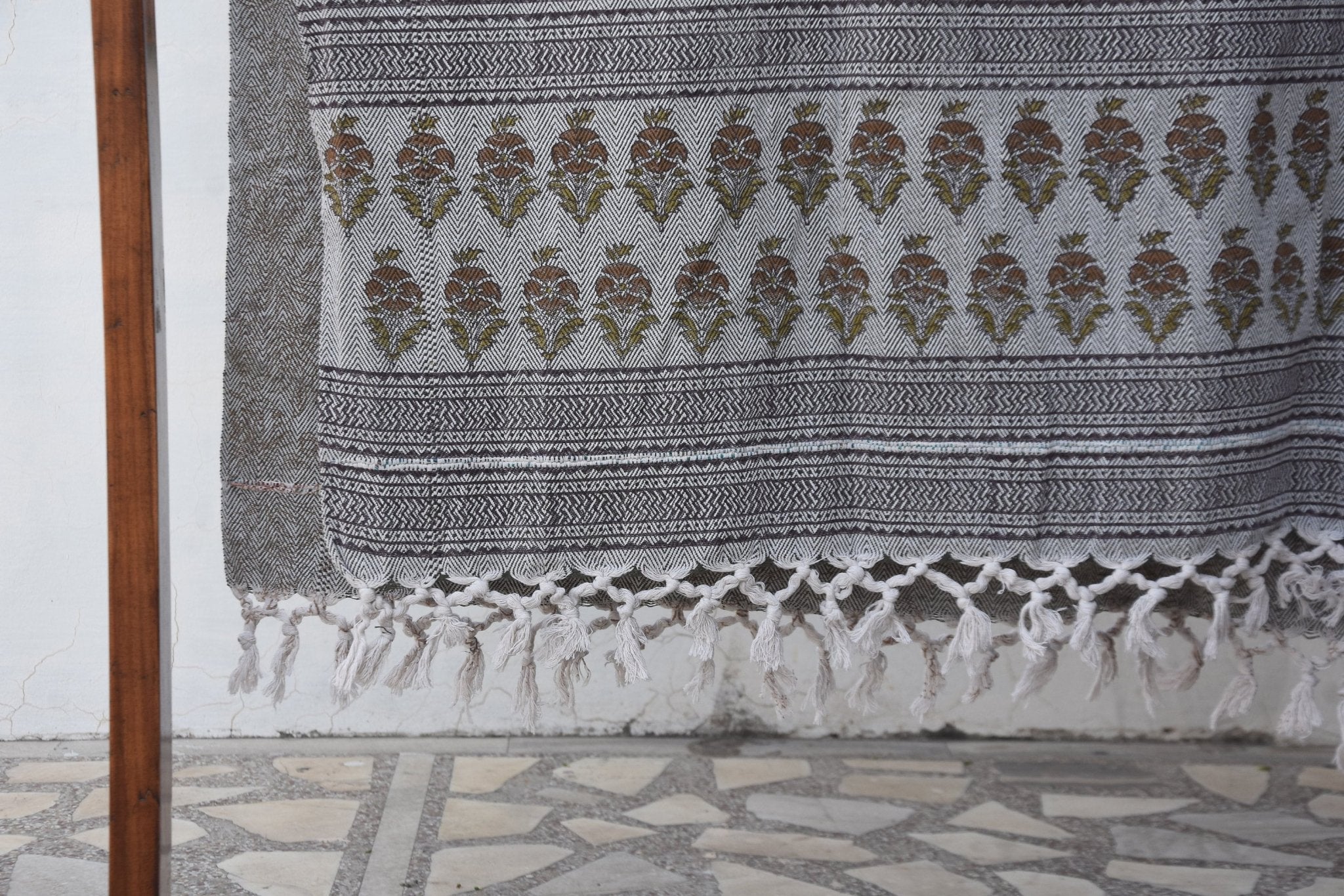 BLOCK PRINT HANDWOVEN THROW - MOR MUKUT - Fabdivine