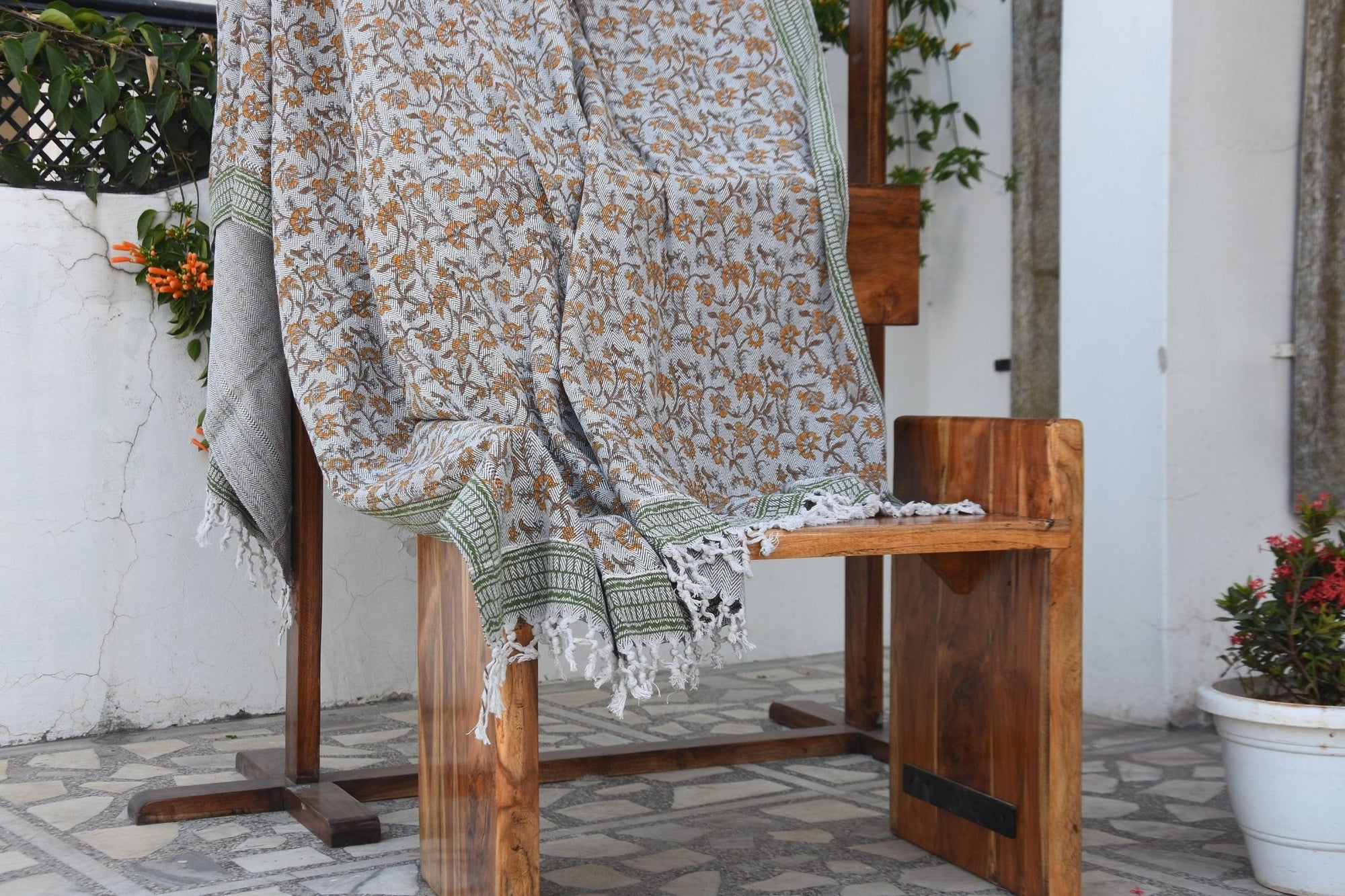 BLOCK PRINT HANDWOVEN THROW - NAAYAB - Fabdivine