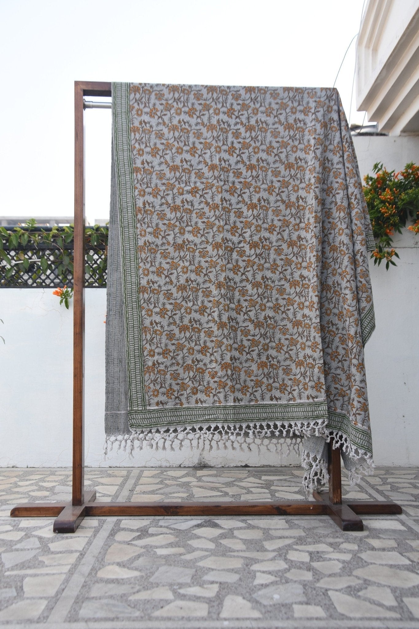 BLOCK PRINT HANDWOVEN THROW - NAAYAB - Fabdivine