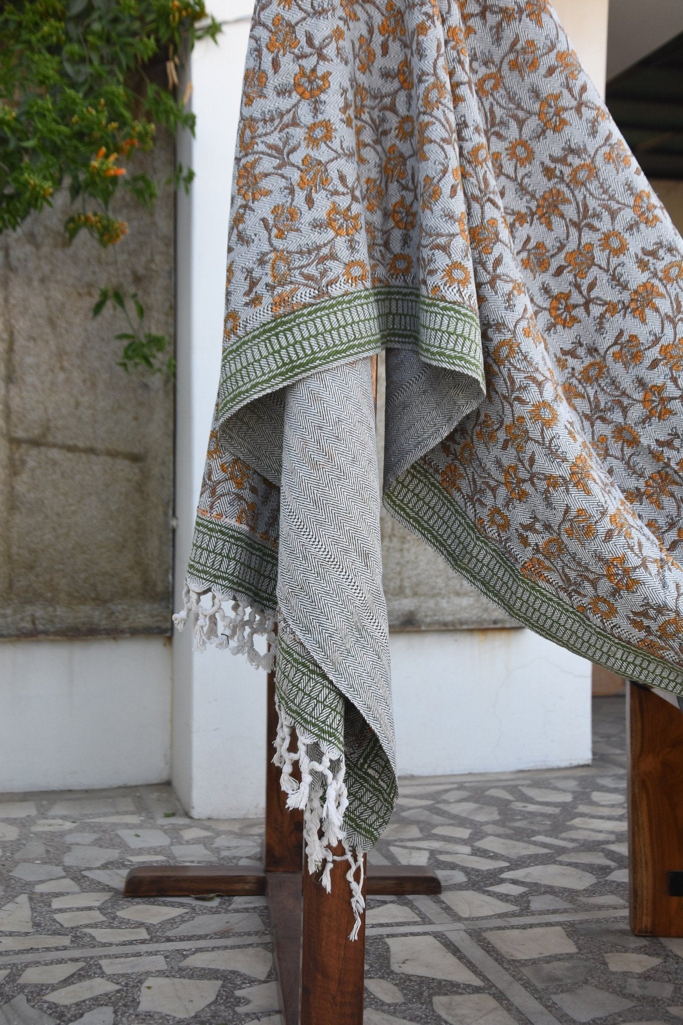 BLOCK PRINT HANDWOVEN THROW - NAAYAB - Fabdivine