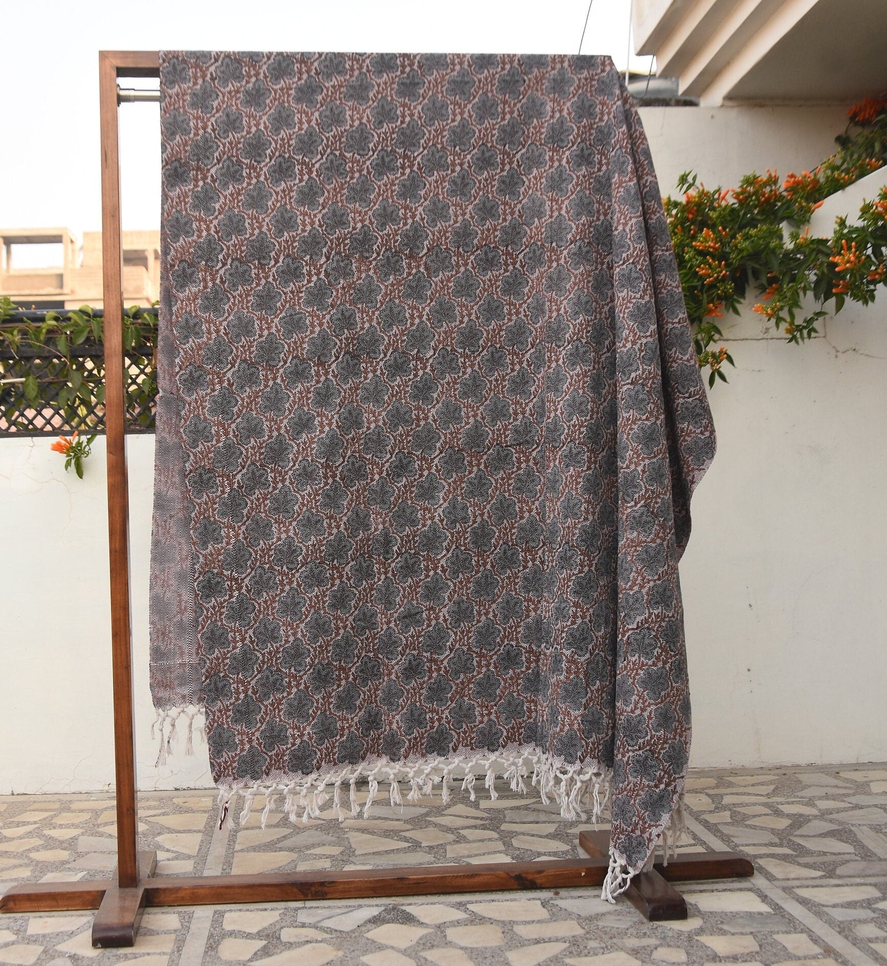 BLOCK PRINT HANDWOVEN THROW - PUSHP SAMHITA - Fabdivine