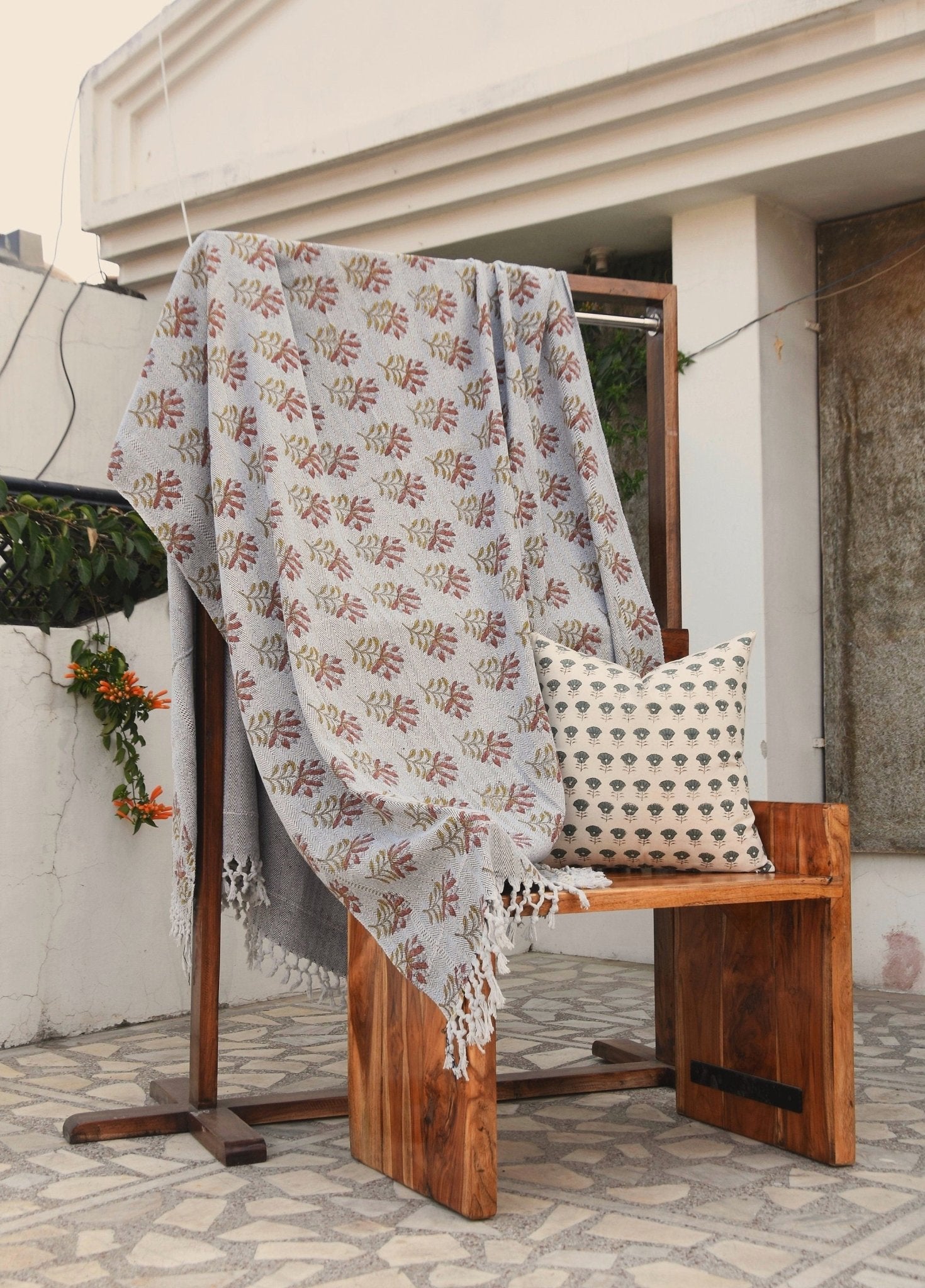 BLOCK PRINT HANDWOVEN THROW - SUMMER FLOWER - Fabdivine